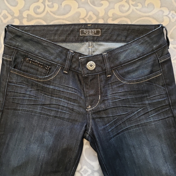 Guess, 29, low-rise, boot cut, dark blue jeans, like new! On trend!! Boho chic! - Picture 5 of 14